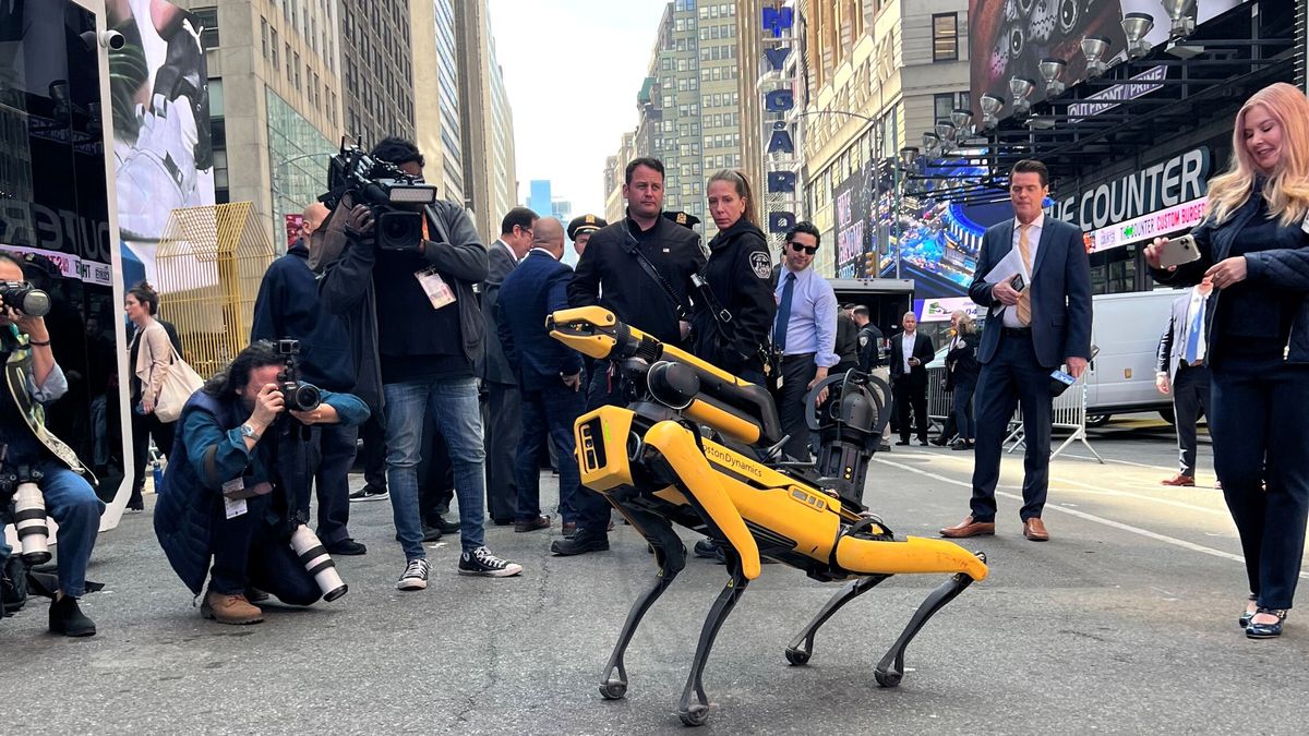Nueva York presenta los nuevos robots que ayudarán a su policía a patrullar sus calles