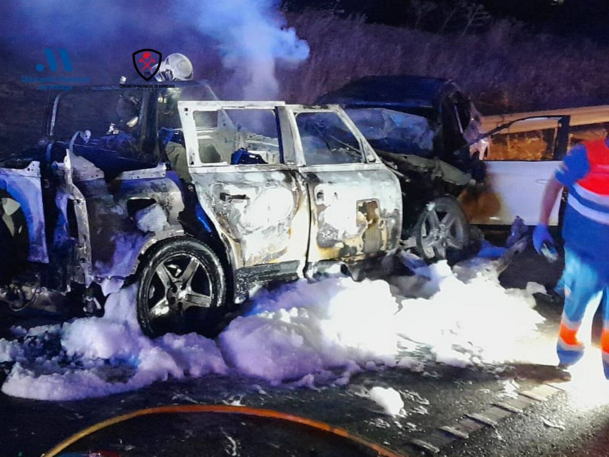 Foto: Uno de los vehículos implicados en el accidente de Coín. (CPB de Málaga)