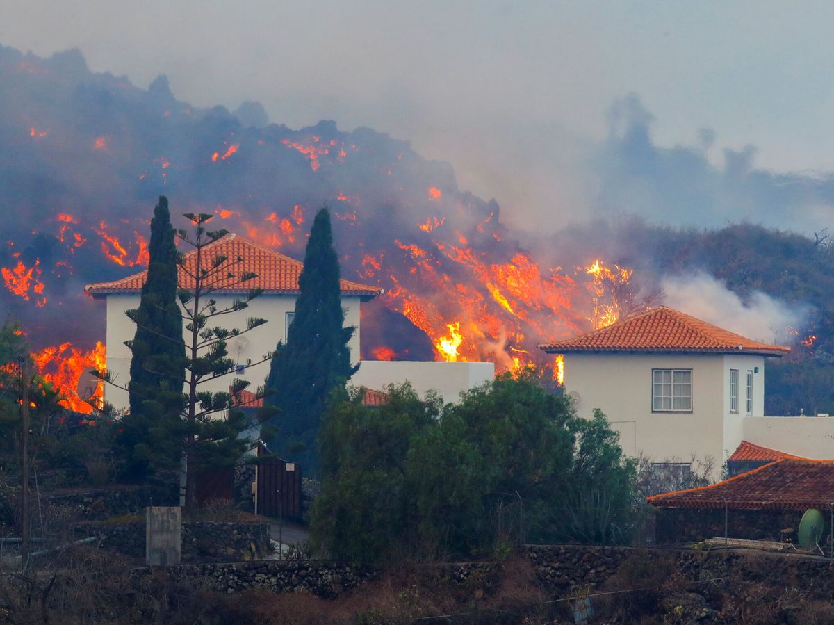 Foto: Decenas de viviendas se han visto afectadas por la lava del volcán Cumbre Vieja, en La Palma. Foto: Reuters