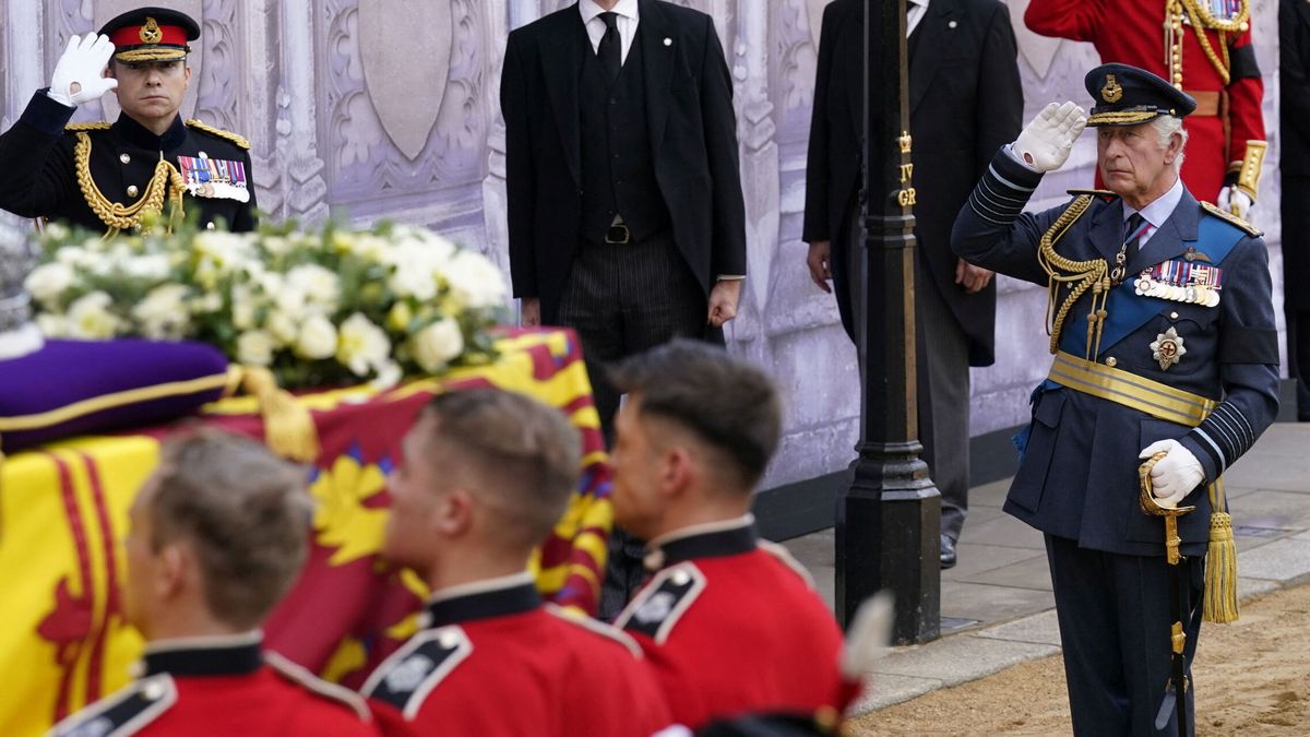De la vigilia de Carlos III a los dos minutos de silencio: así será el funeral de Isabel II