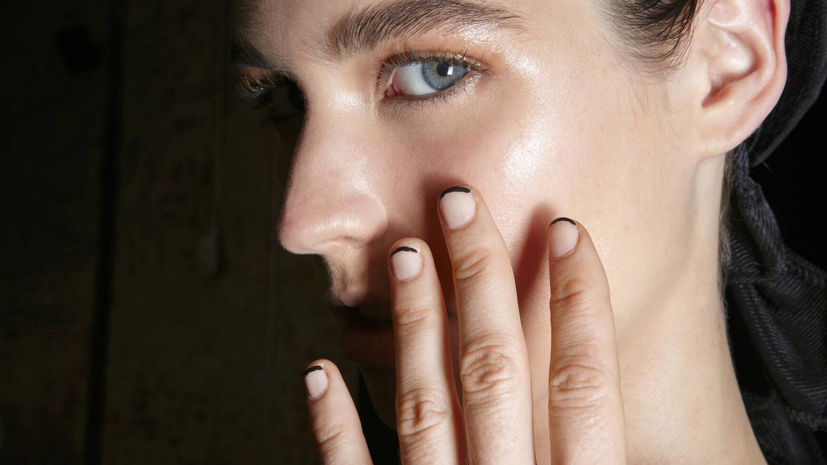 Si te gusta el esmalte permanente pero tus uñas no lo aguantan, esta es la solución