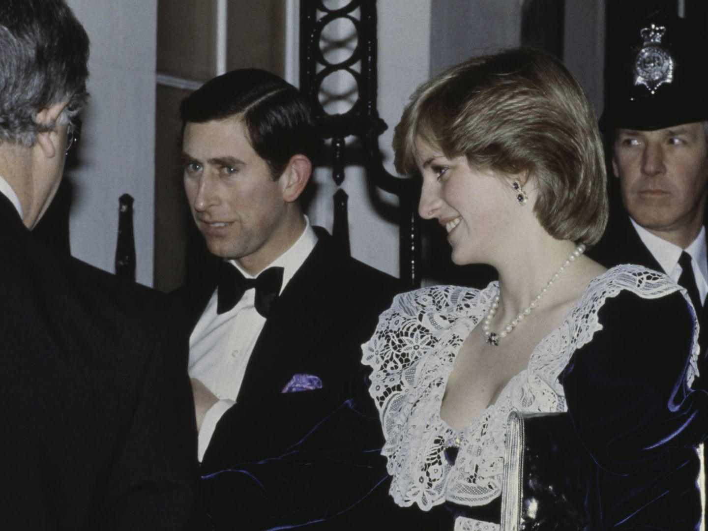  Diana y Carlos, durante una visita al 11 de Downing Street. (Getty)