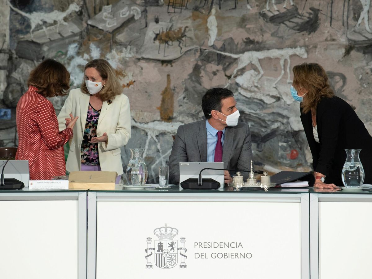 Foto: Calvo, Calviño, Sánchez y Ribera en un Consejo de Ministros. (EFE)
