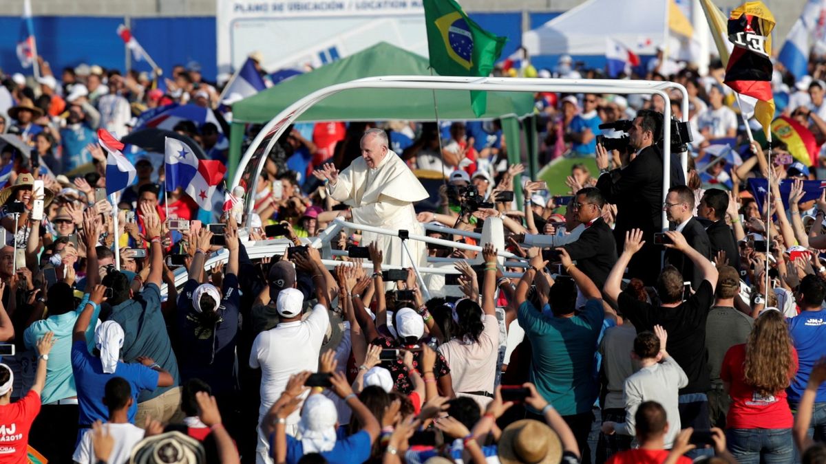 El Papa avisa a los jóvenes para que no caigan en "ensoñamientos pequeños y tristes"