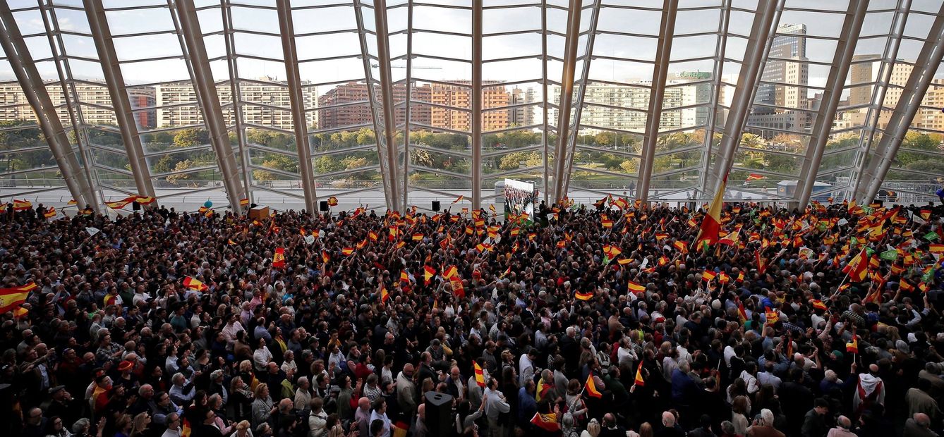 Foto: Cientos de militantes y simpatizantes llenaron el espacio del Museo de las Ciencias de Valencia. (EFE)