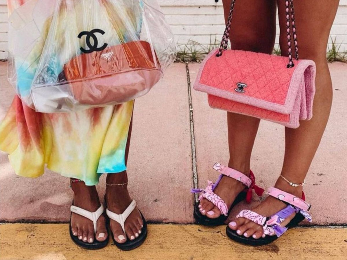 Foto: Las sandalias con estampado pañuelo que colapsan las redes sociales. (Instagram @collagevintage)