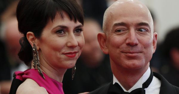 Foto: Mackenzie Bezos con su marido Jeff, fundador de Amazon. (Reuters)