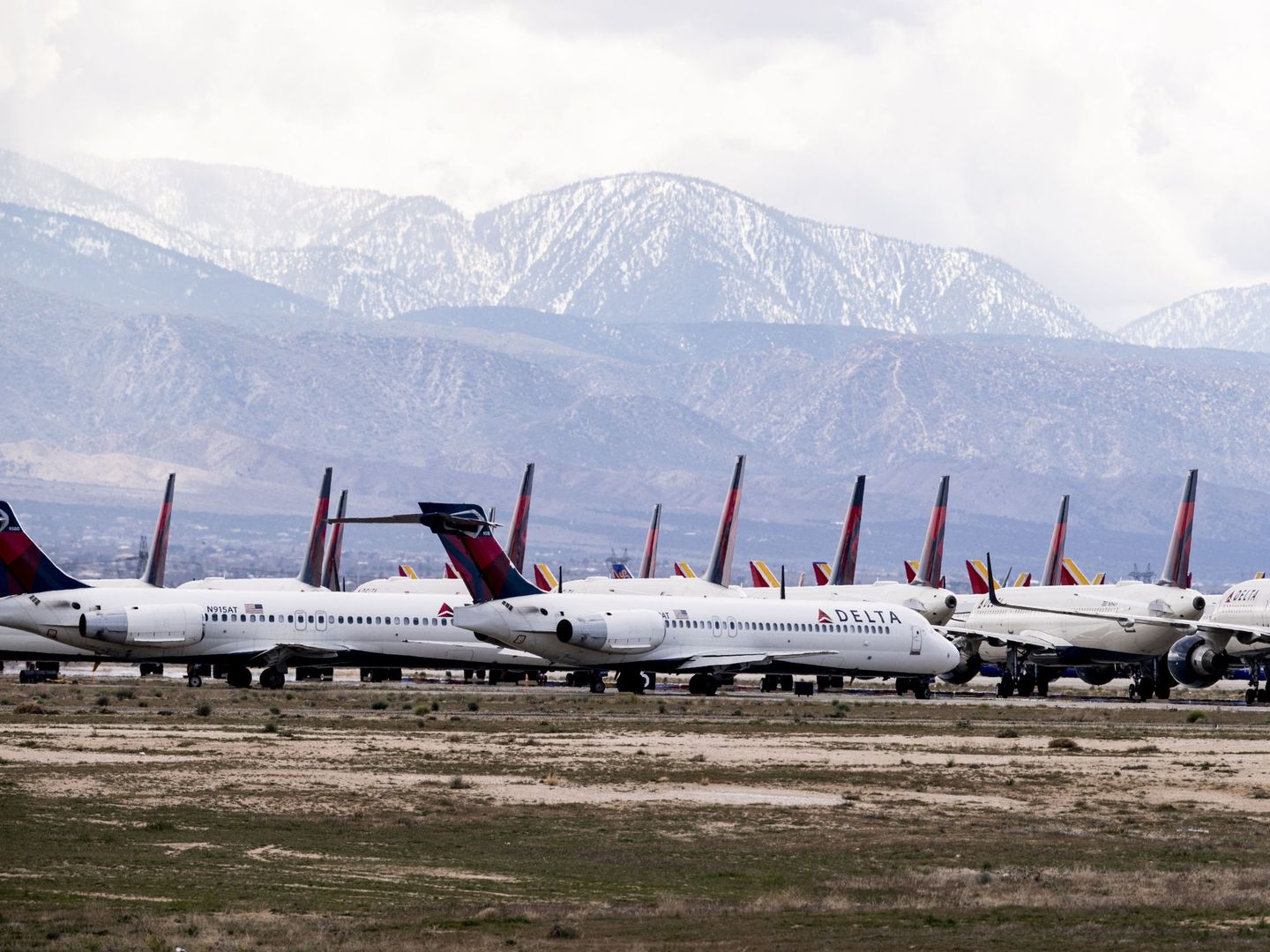 Aviones aparcados en el aeropuerto de Los Ángeles. (Reuters)