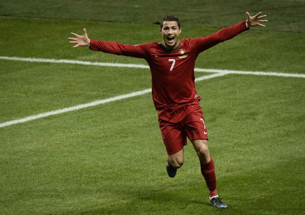 Foto: Cristiano Ronaldo celebra uno de los goles marcados a Suecia (EFE)