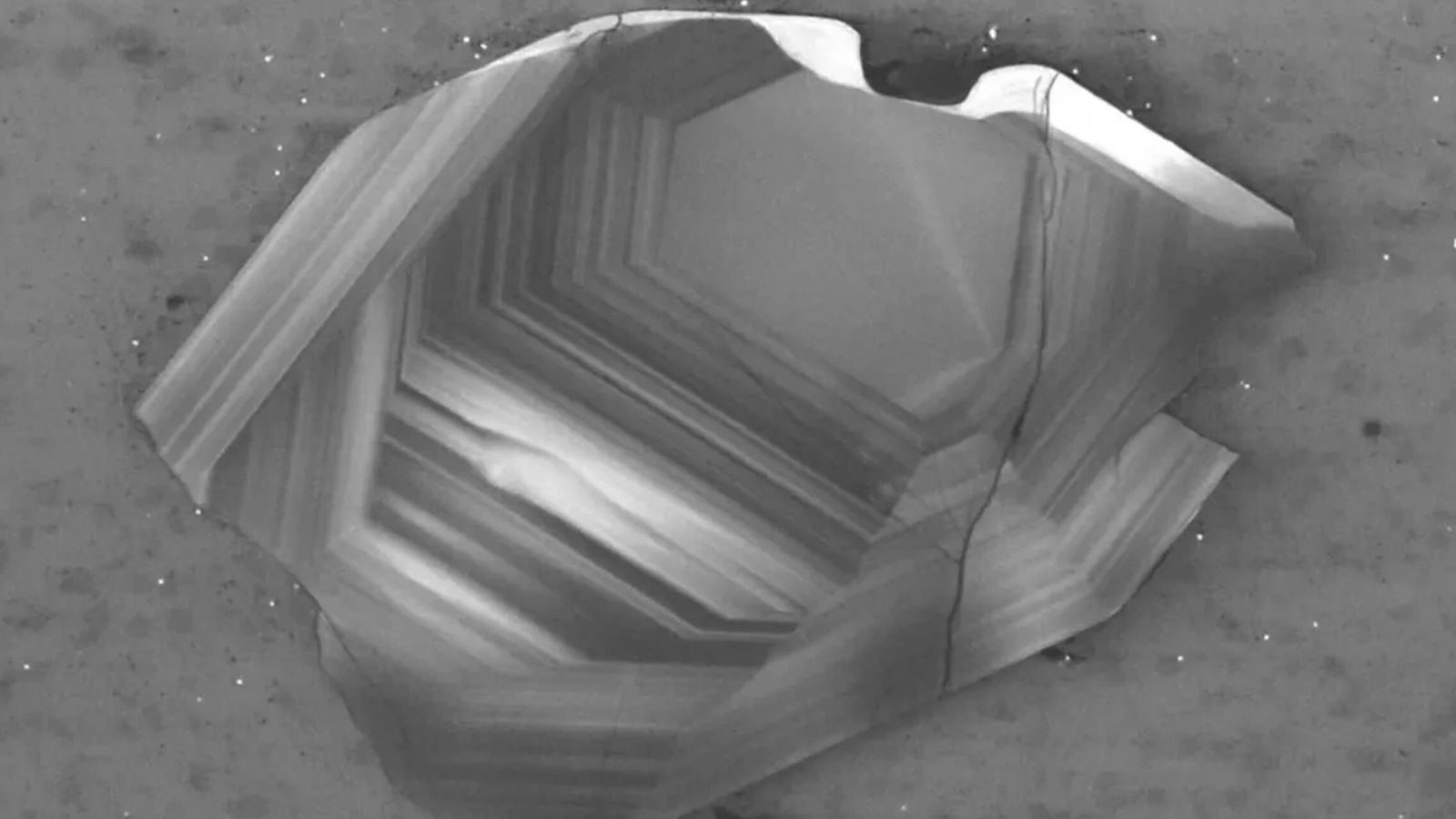 El cristal más antiguo del mundo tiene 4.400M de años y conserva el sorprendente rastro de algo todavía más antiguo