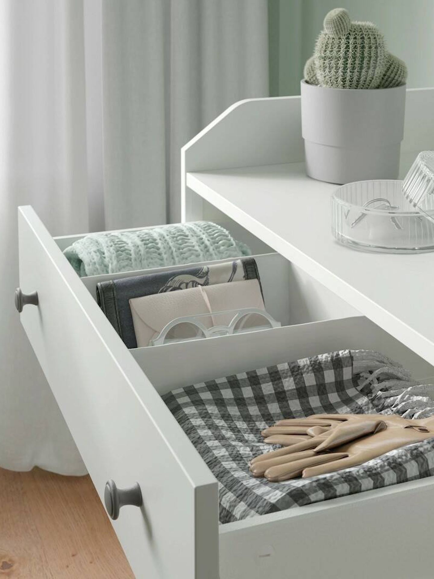 Cómoda de Ikea, perfecta para dormitorios. (Cortesía)