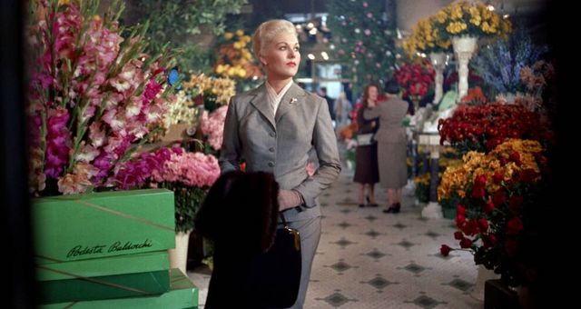 Kim Novak, en la floristería. (Universal)