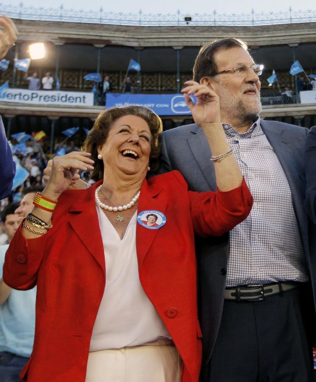 Foto: Mariano Rajoy junto Rita Barberá en un acto de campaña. (Efe)