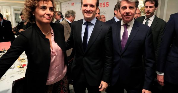 Foto: La exportavoz del PP en el Congreso Dolors Montserrat (i), el presidente del PP, Pablo Casado, y el expresidente de la Comunidad de Madrid Ángel Garrido. (EFE)