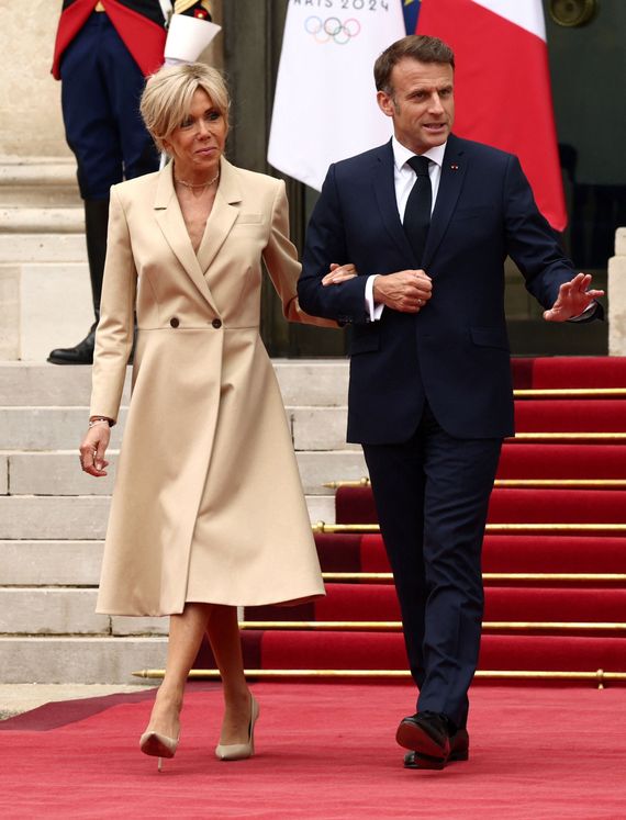 French President Emmanuel Macron and his wife Brigitte Macron arrive to welcome heads of state and government for a reception at the Elysee Palace before the opening ceremony of the Paris 2024 Olympic Games in Paris, France, July 26, 2024. REUTERS Yara Nardi