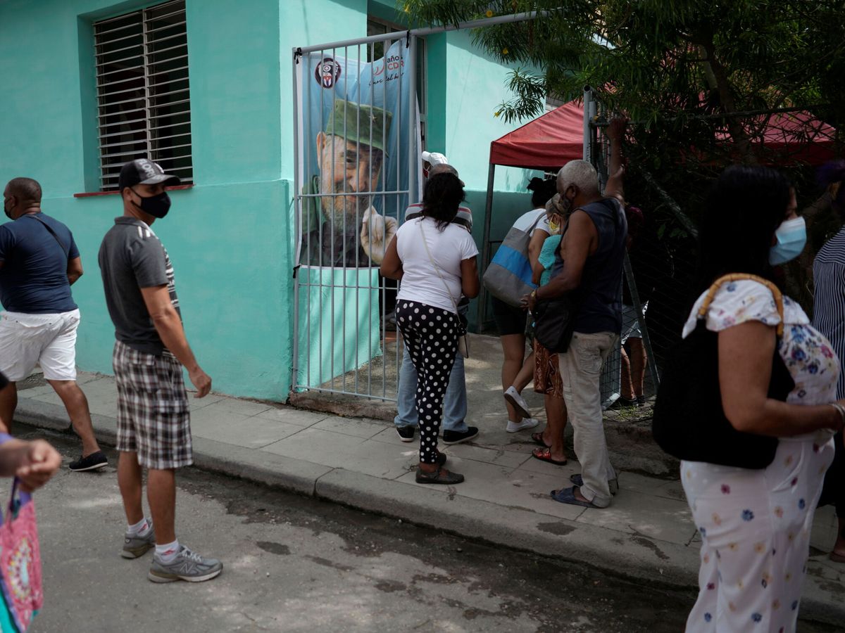 Foto:  La entrada a un centro de vacunación contra el covid-19 en Cuba. (Reuters)