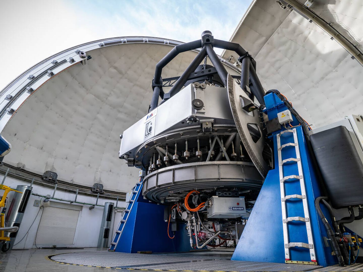 Javalambre Survey Telescope (JST250) del Observatorio Astrofísico de Javalambre y su instrumento científico JPCam. (Centro de Estudios de Física del Cosmos de Aragón/CEFCA)