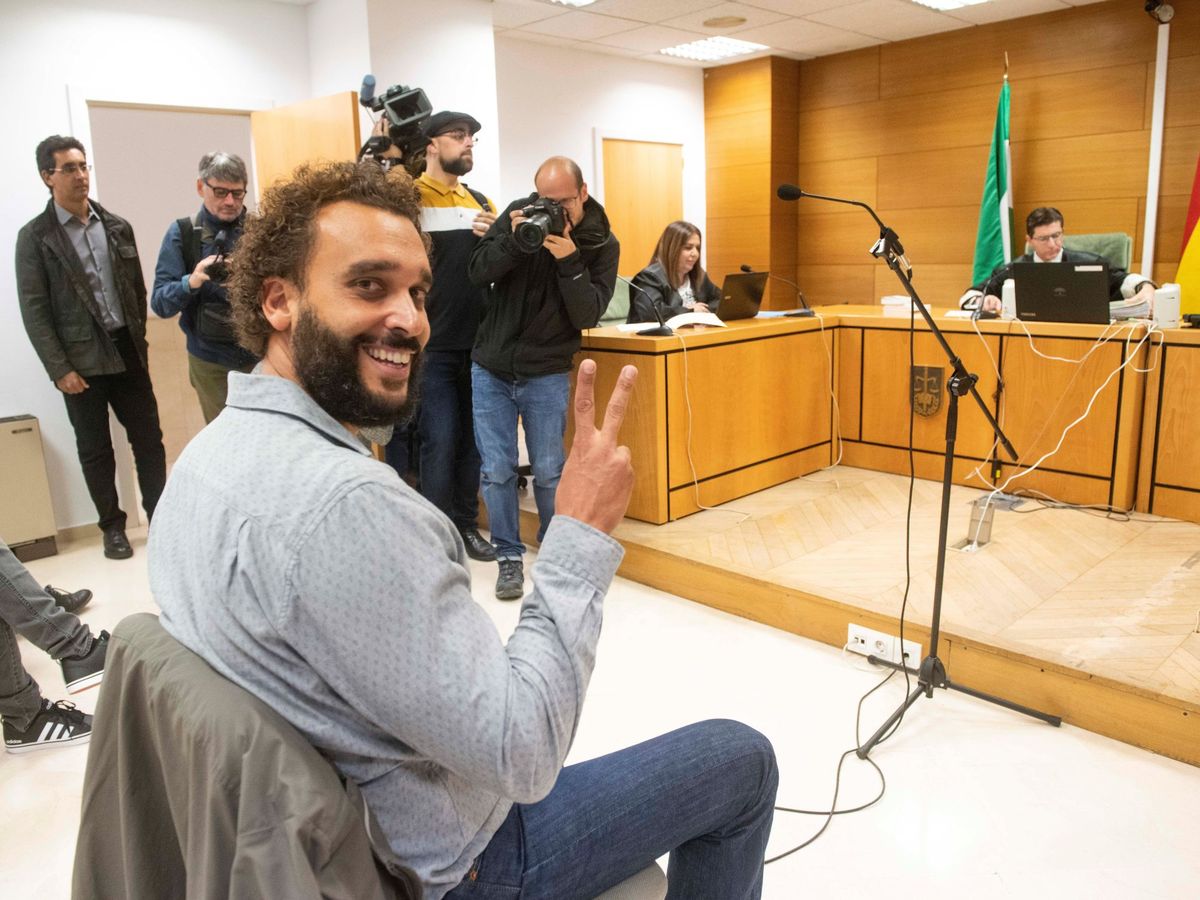 Foto: "Spiriman" en el juzgado por injurias al fiscal jefe de Granada. (EFE/Miguel Ángel Molina)