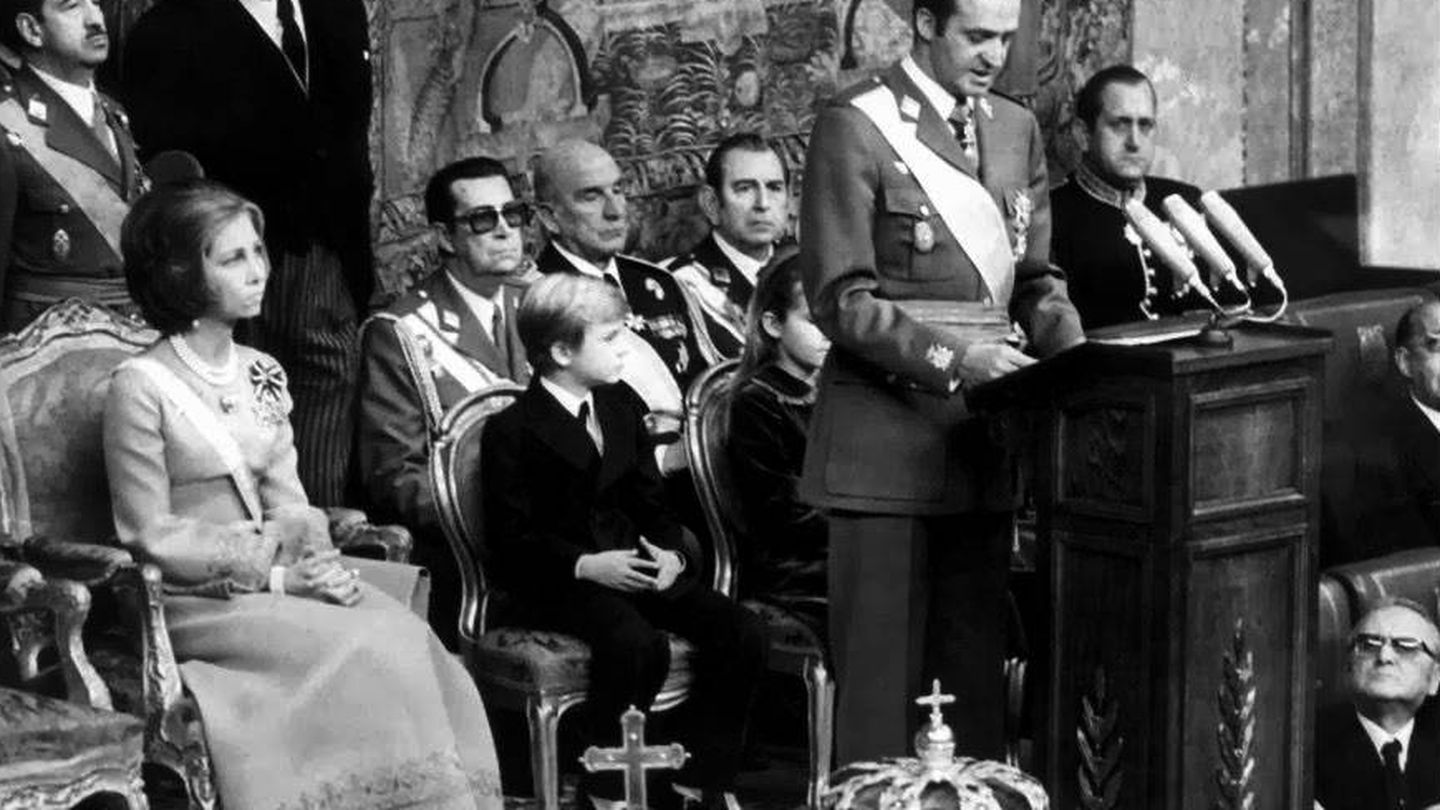 El rey Juan Carlos, durante su discurso el 22 de noviembre de 1975. (EFE)