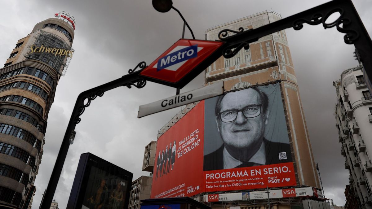 Gabilondo 'coloniza' Callao con una pancarta: "Tras la foto, ¿el Gobierno de Colón?"