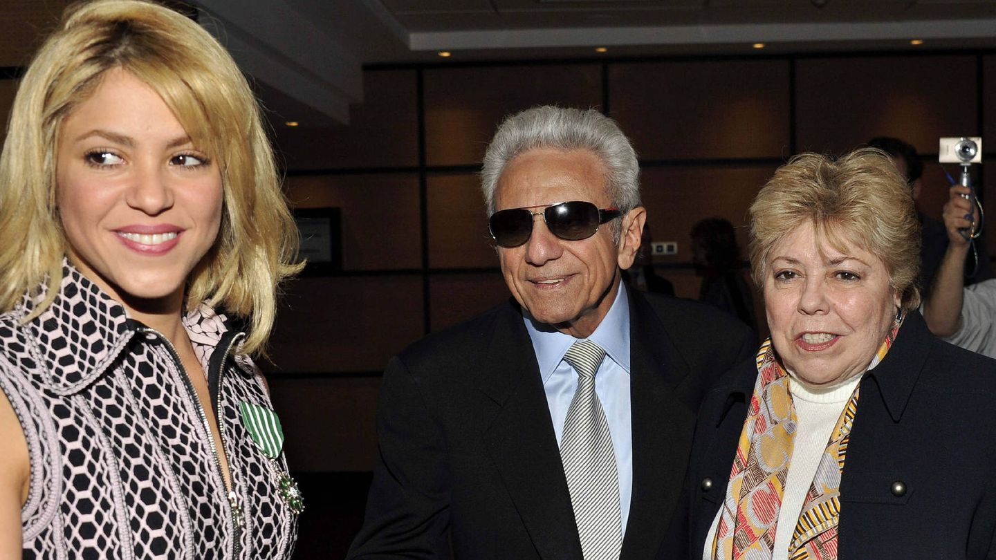 Shakira junto a sus padres, William Mebarak y Nidia Ripoll. (EFE/Buno Bebert)