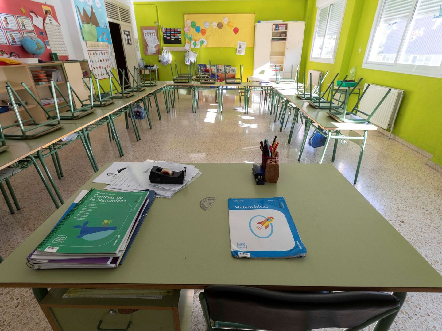 Un aula vacía de un colegio de Villanueva del Río Segura, Murcia. (EFE)