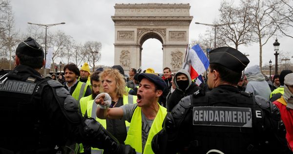 Foto: Una protesta de chalecos amarillos en París. (Reuters)