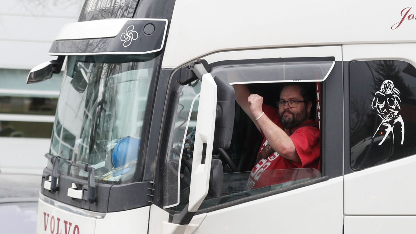 Las dos nuevas Españas: la que no encuentra camioneros y la que no encuentra camareros