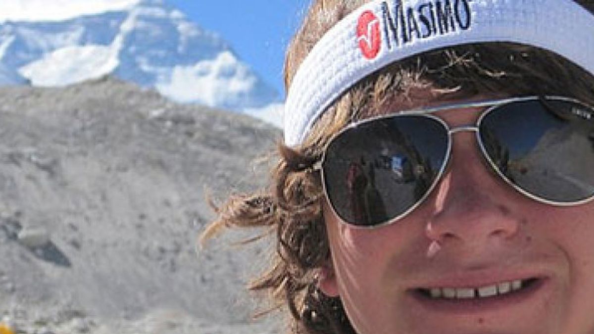 Un 'niño' de 13 años sube al Everest con su padre y desata la polémica en EEUU