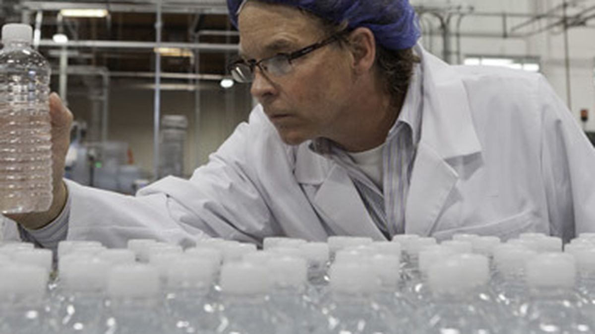 Beber en botellas de plástico puede producir migrañas por causa del bisfenol A