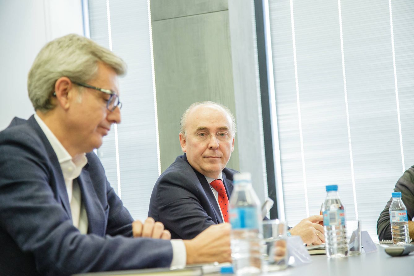 Javier Rey junto a Tomás Fernández en la mesa 'Innovación y tendencias en los medios de pago’.
