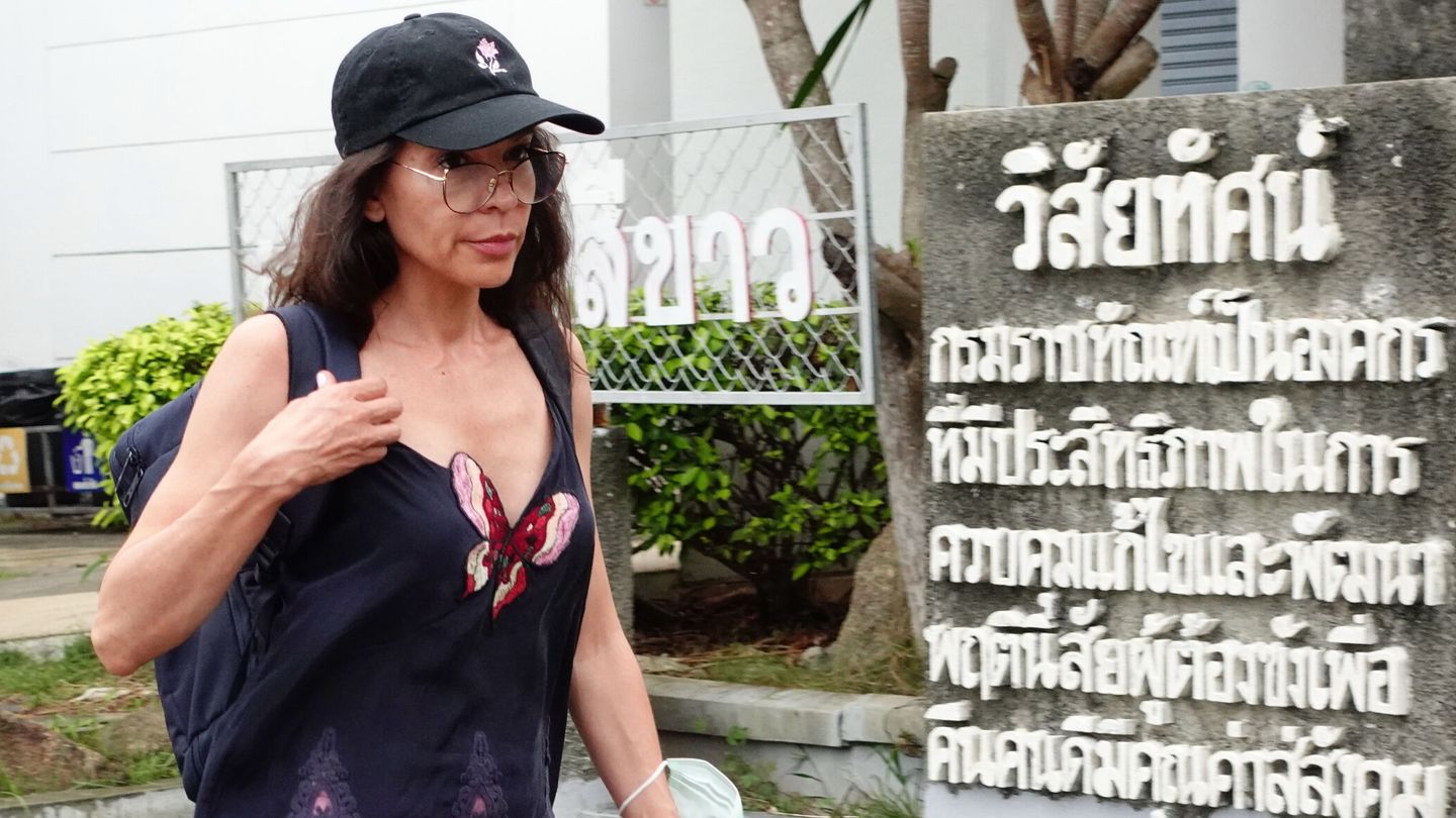 Silvia Bronchalo visita a su hijo en la cárcel de Koh Samui. (EFE/Sitthipong Charoenjai)