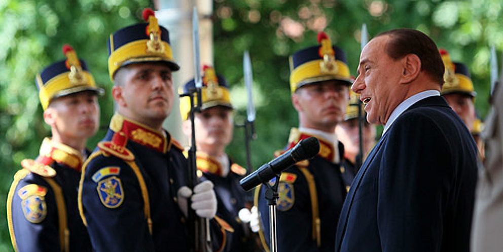 Foto: Berlusconi pierde su bastión de Milán y su Gobierno se queda al borde del abismo