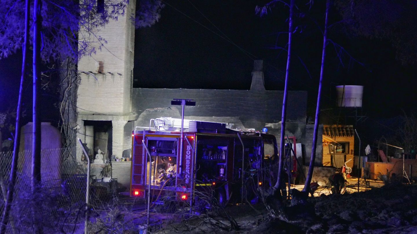 Casas afectadas por el incendio de Bonares. (EFE/David Arjona)