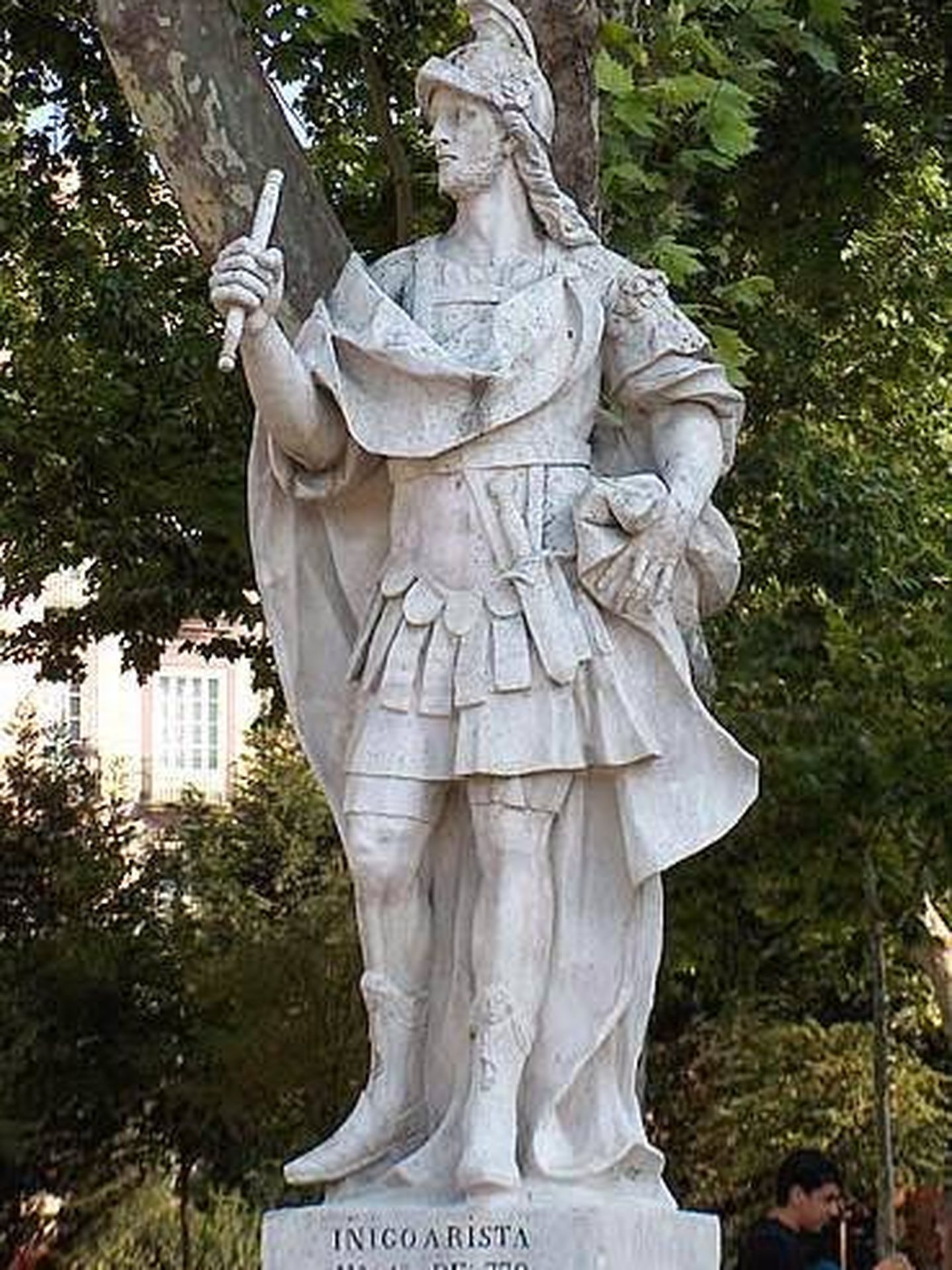 Estatua de Iñigo Arista en la Plaza de Oriente de Madrid. 