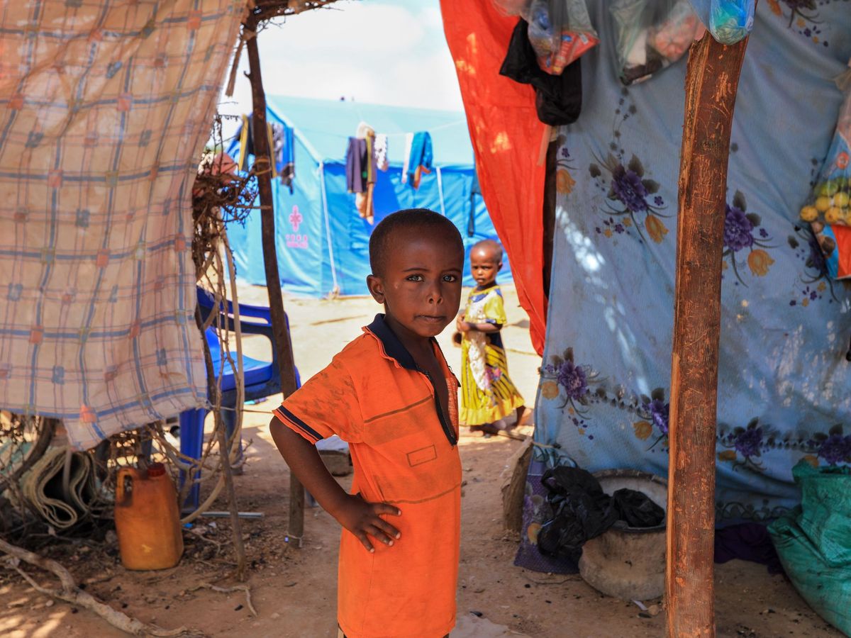 Foto: Imagen de archivo de un niño en el campamento de desplazados internos Ceel Jaale en Belet Weyne, al norte de Mogadiscio (Somalia). (EFE)