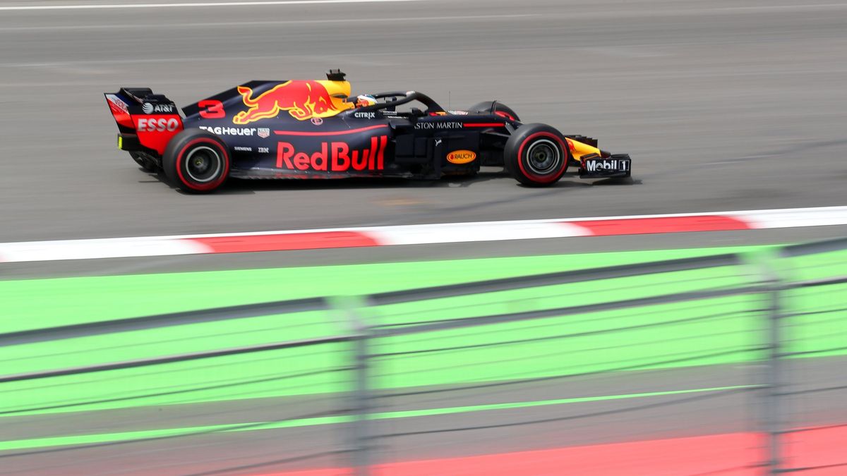 Red Bull mete miedo en los Libres de Bakú con Mercedes lejos y Vettel desaparecido