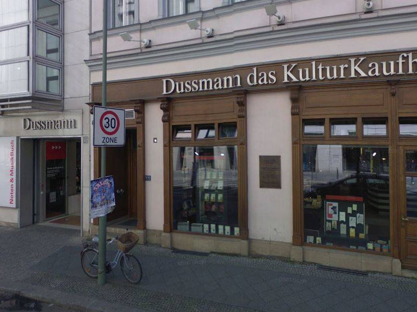 Librería Dussman das KulturKaufhaus, en Berlín (Google Maps)