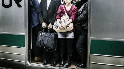 Luces, segregación y carteles antisuicidio: las curiosidades del metro en Japón