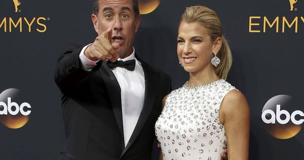 Foto: Jerry Seinfeld y su mujer, Jessica, durante los Premios Emmy 2016. (Reuters)