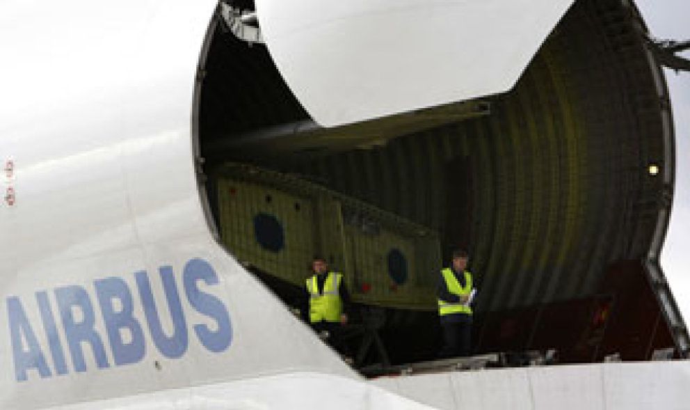 Foto: Un avión con destino Oslo aterriza de emergencia en Gran Canaria por un incendio un motor