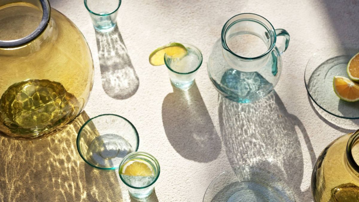 H&M renueva la decoración de nuestra mesa con estos vasos de vidrio reciclado