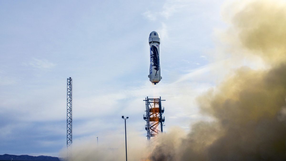 El cohete de Blue Origin bate a Elon Musk: aterriza verticalmente a la perfección