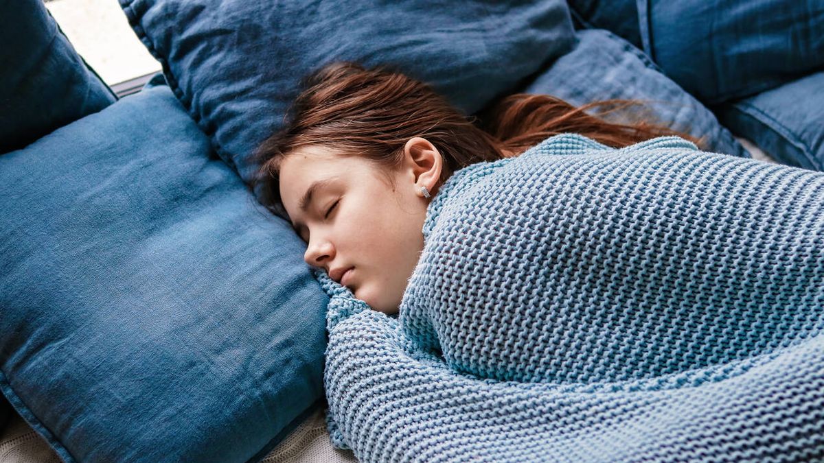 ¿Por qué el sueño no es igual entre adolescentes y adultos? La ciencia del desfase horario