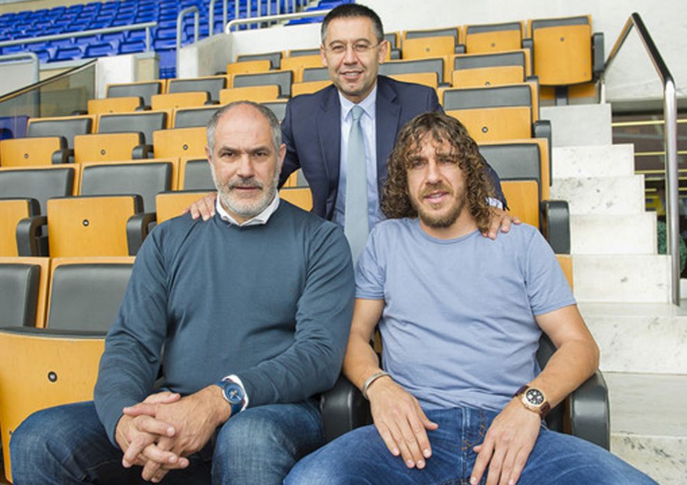Foto: Carles Puyol, junto a Andoni Zubizarreta y Josep María Bartomeu tras este anuncio (FOTO: fcbarcelona.es