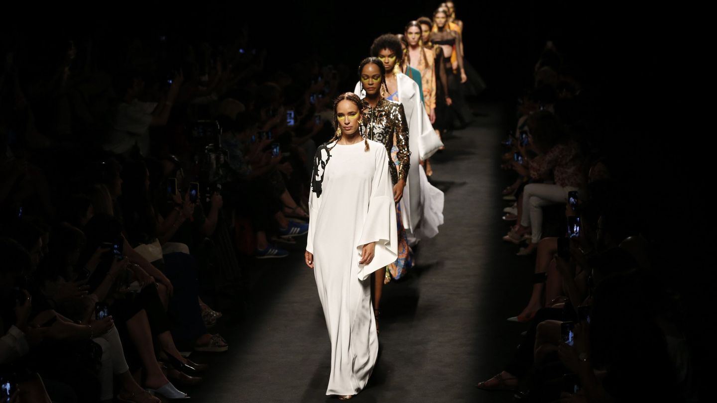 Desfile de Roberto Diz, en la Mercedes-Benz Fashion Week de 2019. (EFE)