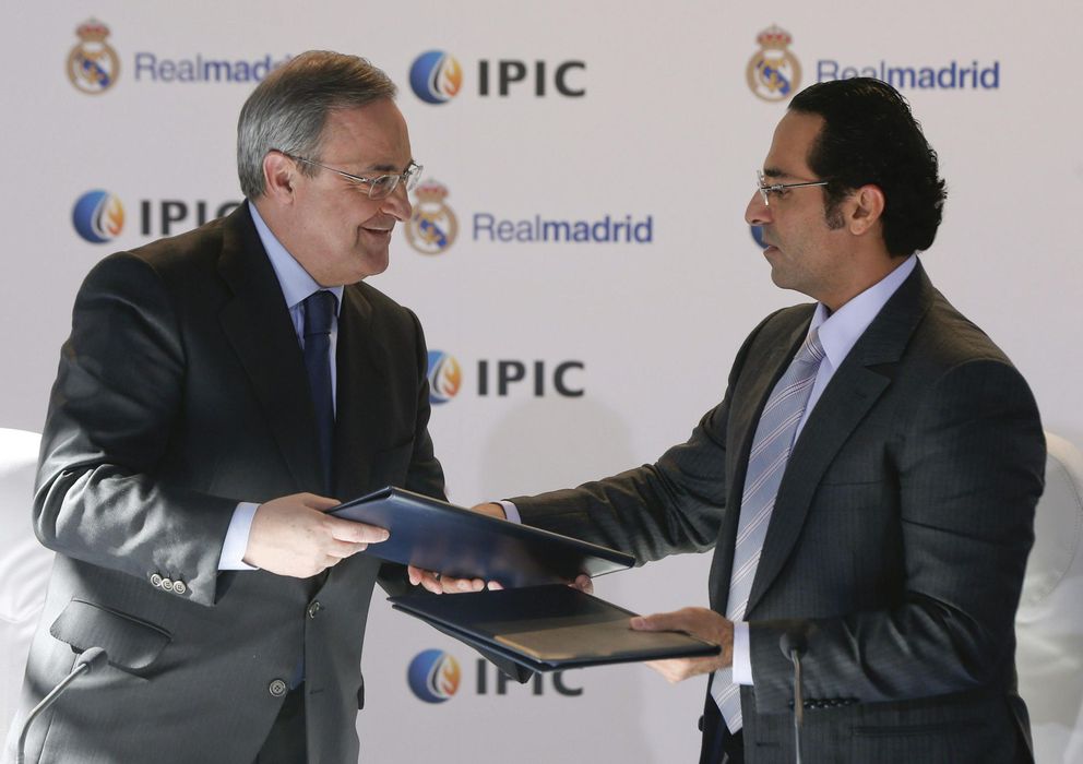 Foto: Florentino Pérez junto a el director ejecutivo de IPIC, Khadem Abdullah al-Qubaisi.