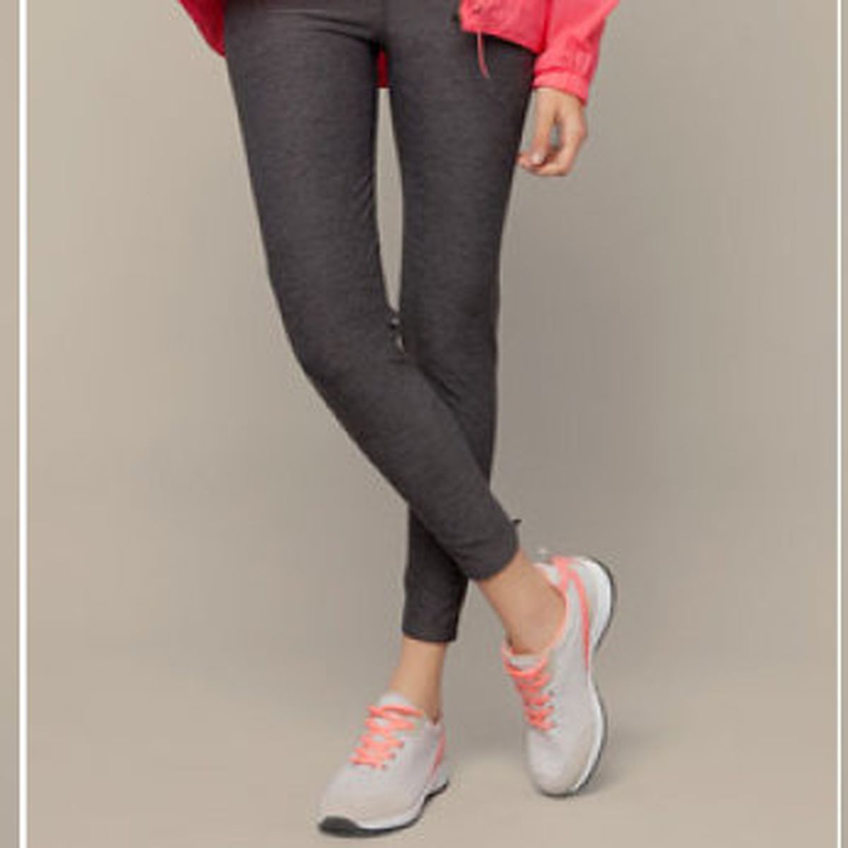 Pantalones joggers y camiseta de malla - Blog de moda, belleza y estilo  de vida