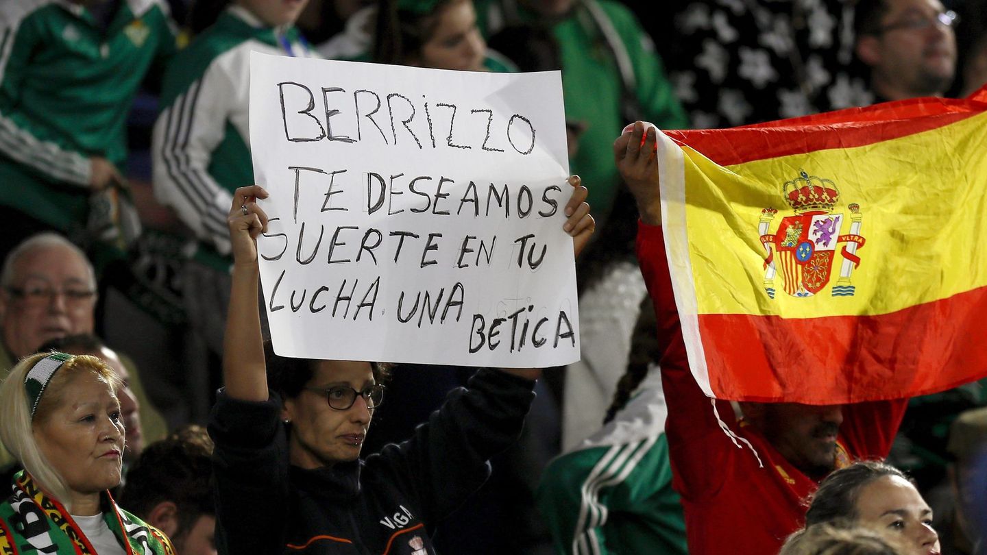 Un mensaje de una aficionada bética para el entrenador del Sevilla. (EFE)