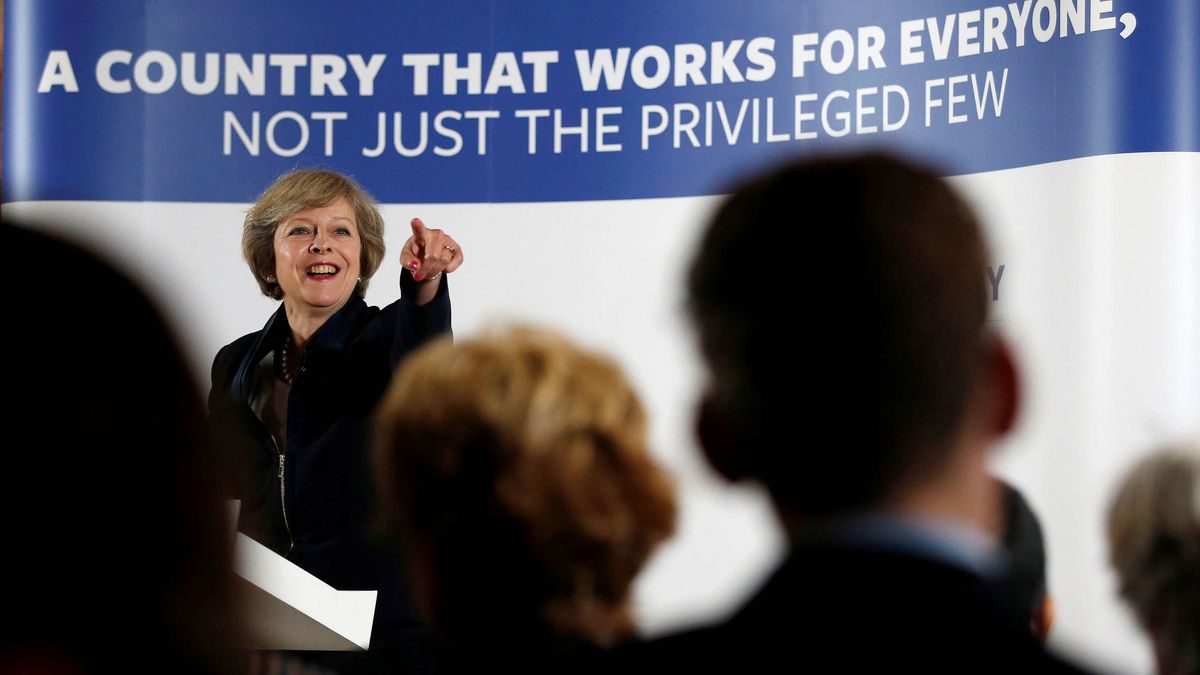 La organización 'no feminista' de Theresa May que asesora a aspirantes a políticas